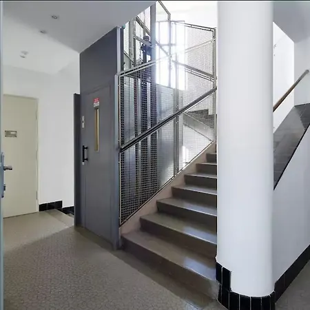 Bright & Spacious Appt In The Centre Praga