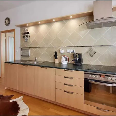 Bright & Spacious Appt In The Centre