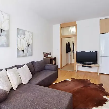 Bright & Spacious Appt In The Centre