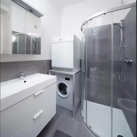 Bright & Spacious Appt In The Centre Praga